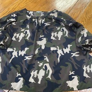 Mileage brand camo blouse, round neck, ties at sleeves, size 1X.